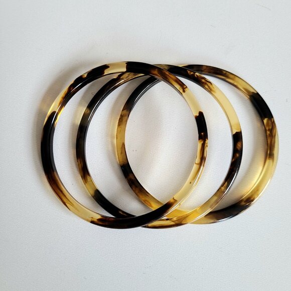 vintage bracelets Jewelry - Set of 3 vintage plastic Lucite bracelets.